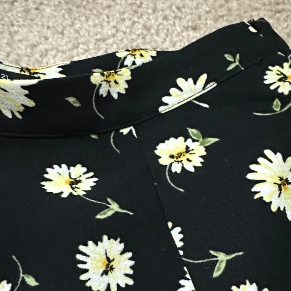 Forever 21 Black Skirt with White and Yellow Floral Pattern - Picture 3 of 10